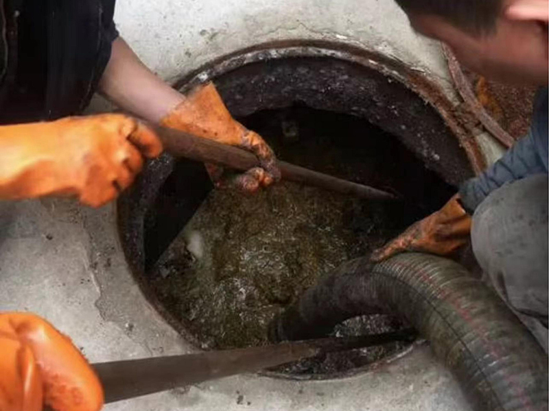 工业园区清理化粪池时如何避免沼气的危害?